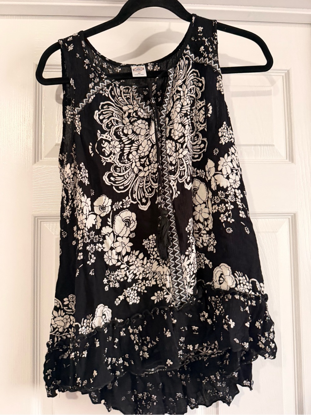 Bila Black & White Floral Sleeveless Camisole